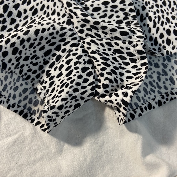 Umgee black and white romper size large - Picture 6 of 8